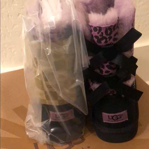 NIG UGG Australia Bailey Bow Leopard Boots - Picture 2 of 4